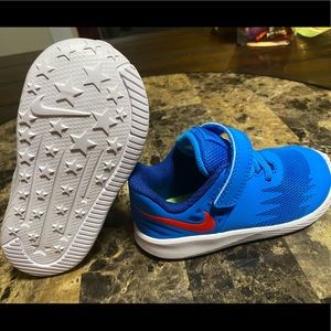Nike toddler runner shoes